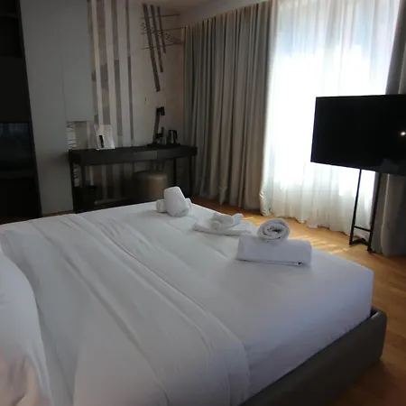 Boutique Adelar Отель Тирана