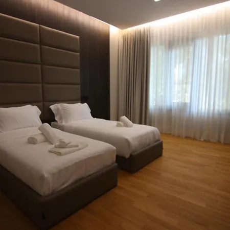 Boutique Adelar Τίρανα