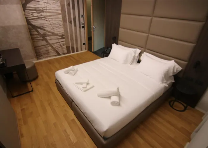 Boutique Adelar Отель Тирана